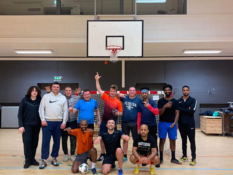 Fotballtrening startet av mannsgruppen i Bergen